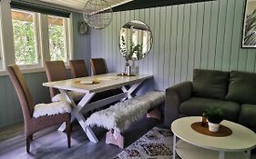 Naturskjønn feriehytte i nærheten av dyreparken